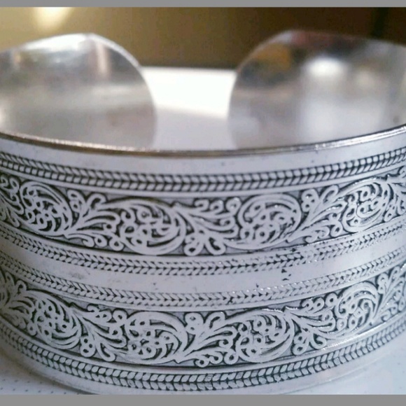 deeu Jewelry - Silver Tibetan tibit silver floral cuff